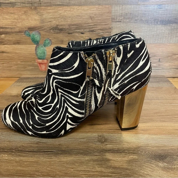 Dolce Vita Nimbus Calf Hair Bootie Black White Women Sz 8 gold heel - Picture 3 of 11